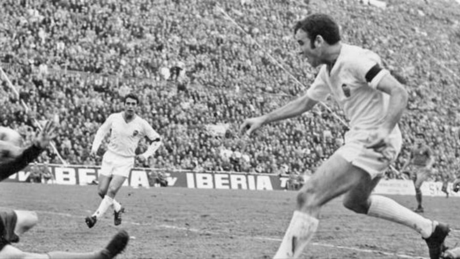 Di Stأ©fano's Valencia, leader against Madrid