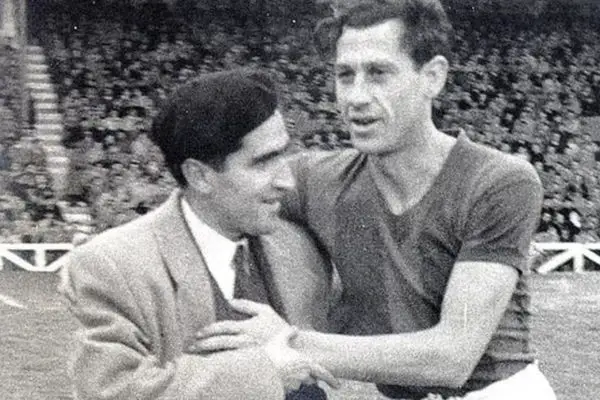 The two records of أپngel Zubieta